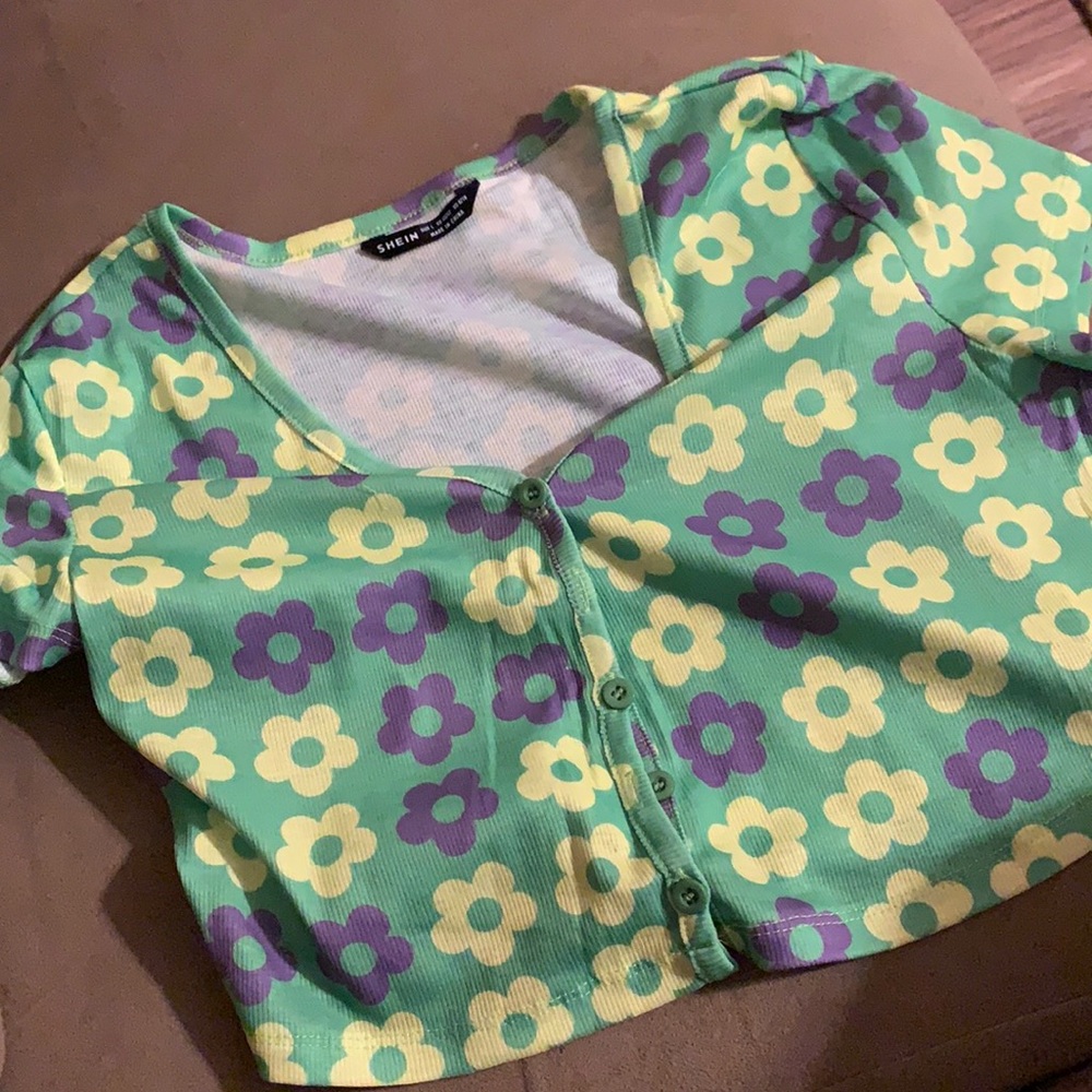 Cute flower top